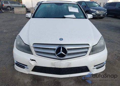 2013 Mercedes-Benz C 250 Sport z USA, uszkodzony, nr VIN WDDGF4HB0DR279502
